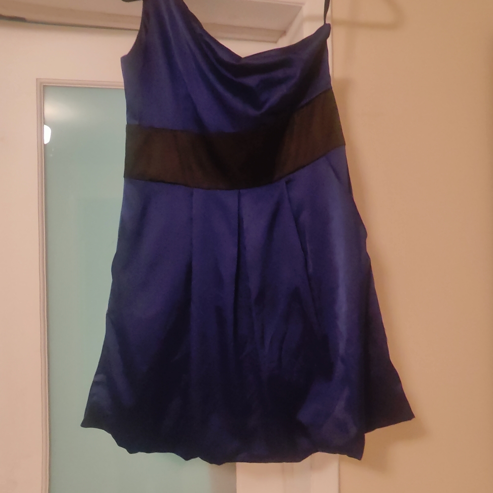 Elegant Purple Dress with Black Accent And Pockets